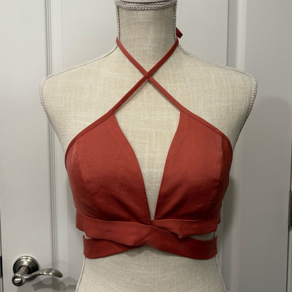 NWT Chic Halter Neck Crop Top
